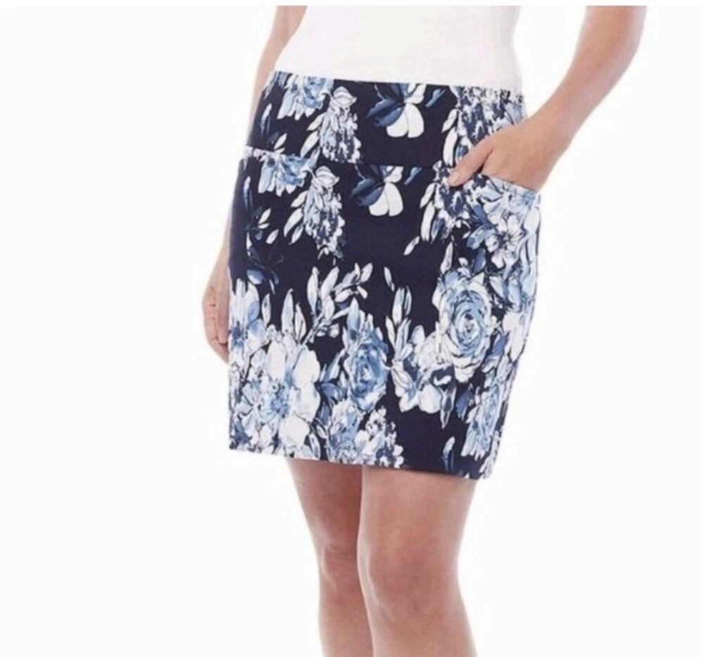 S.C. & Co. Navy Floral Tummy Control Skort Size Large EUC